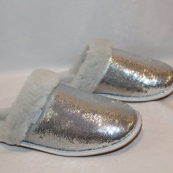 NIB UGG WOMEN'S SCUFFETTE II METALLIC SILVER SHEARLING LINED SLIPPERS - Picture 3 of 6